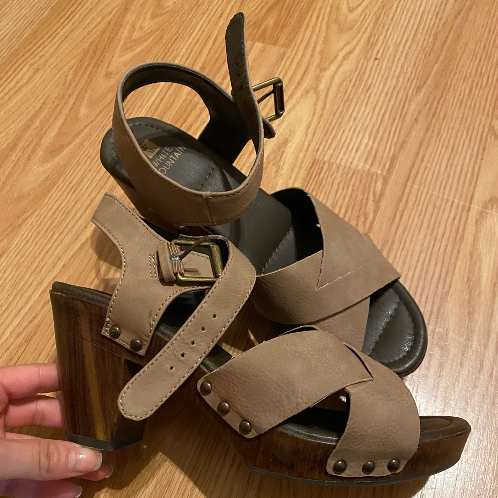 White mountain clog sandals